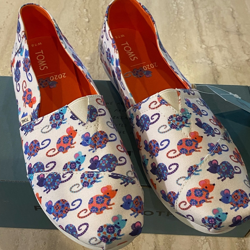 🌺 Host Pick🌺 NWT NIB Toms Year of the Rat Print Slip On Shoes, 7.5